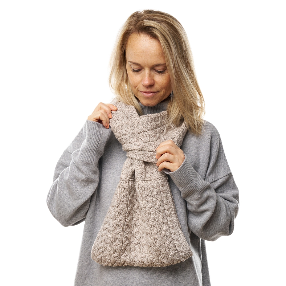Vlnený prevliekací šál s vreckom na ruky Supersoft Merino béžová
